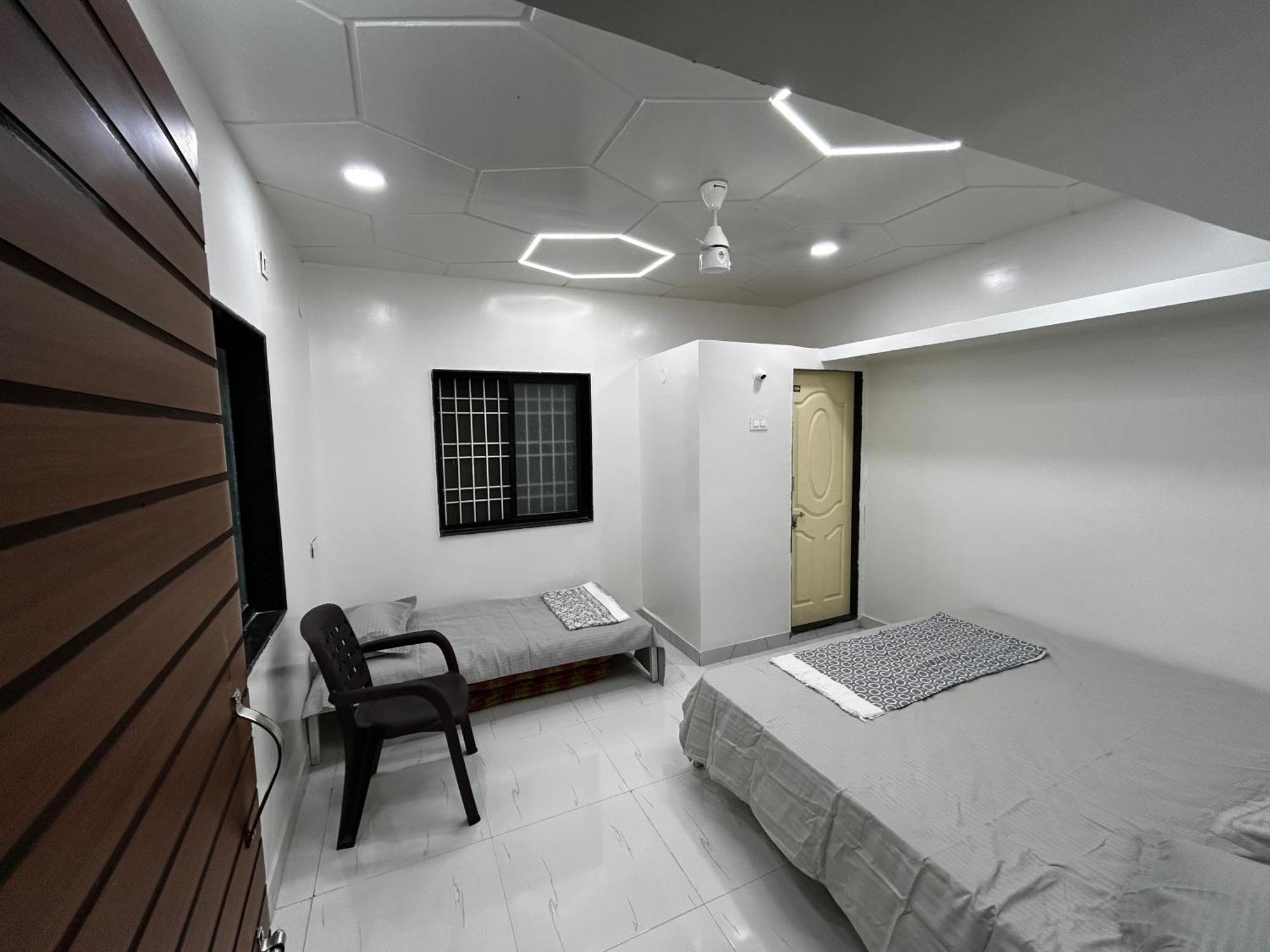 Vatavriksha Guest House,Akkalkot Akalkot Esterno foto