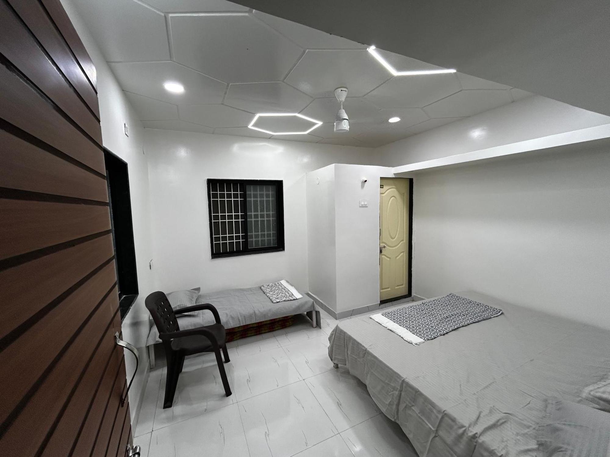 Vatavriksha Guest House,Akkalkot Akalkot Esterno foto