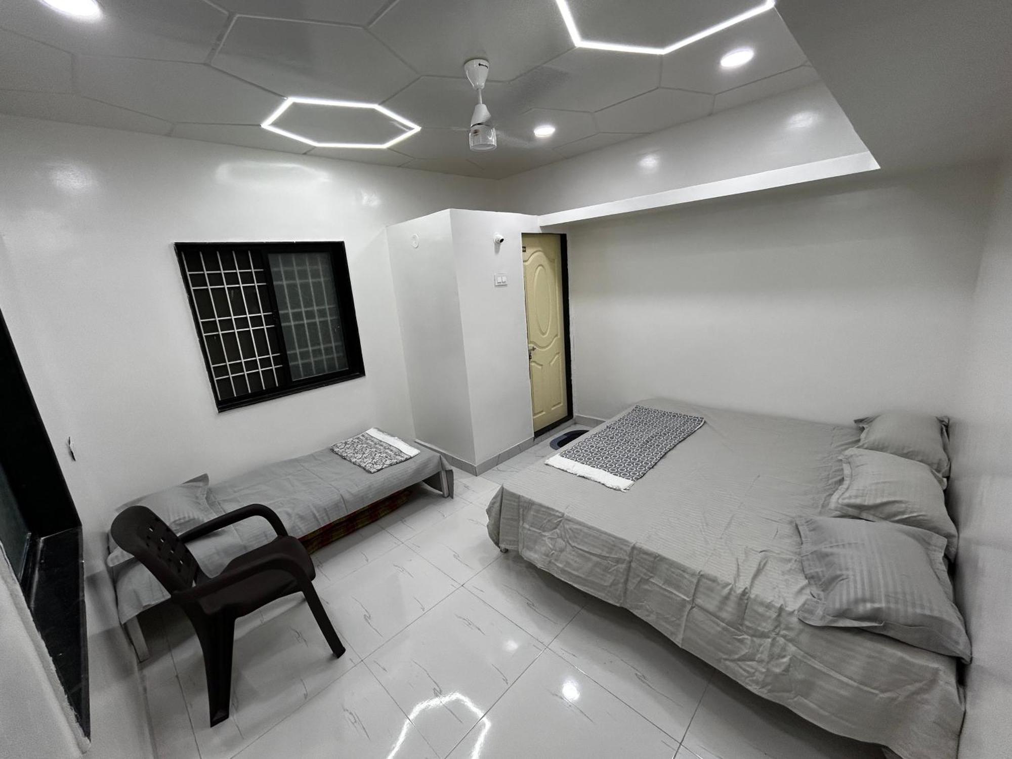 Vatavriksha Guest House,Akkalkot Akalkot Esterno foto